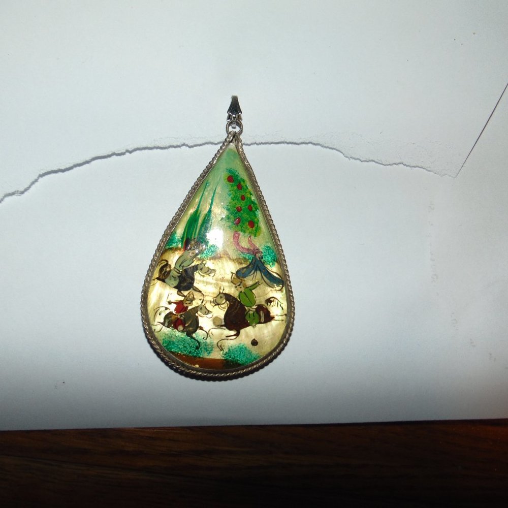 VINTAGE ASIAN MOP PENDANT - Picture 2 of 3